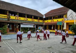 teaching elementary school children