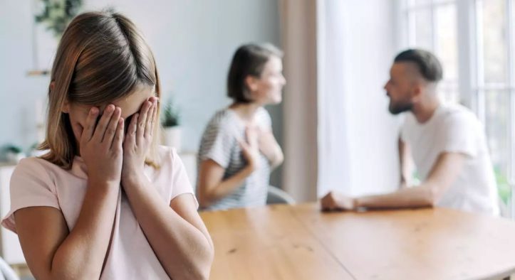 Signs of a Child Raised by a Narcissistic Parent